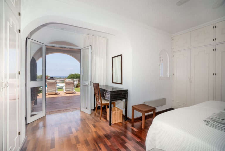 Four-Bedroom Villa in Elviria with Sea Views