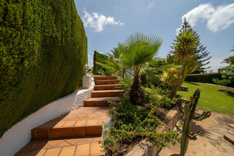 Four-Bedroom Villa in Elviria with Sea Views
