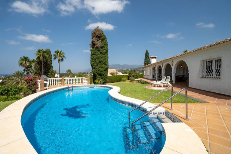Four-Bedroom Villa in Elviria with Sea Views