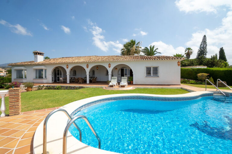 Four-Bedroom Villa in Elviria with Sea Views