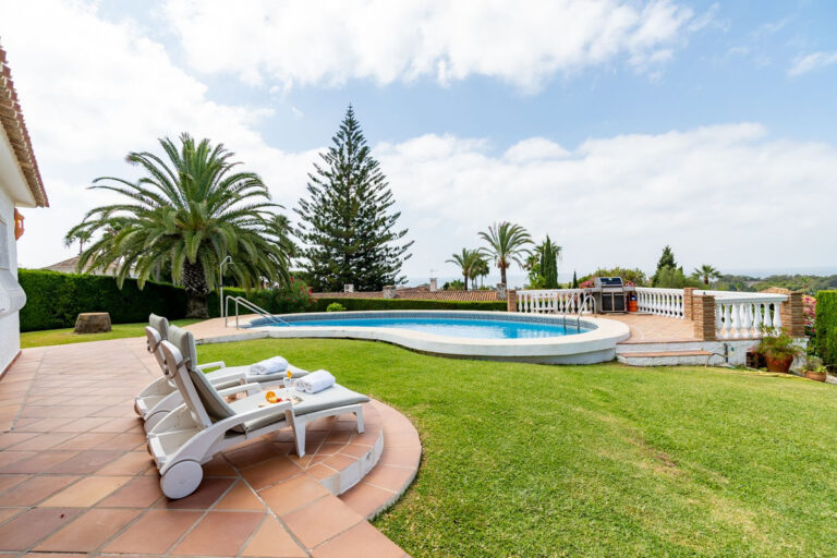 Four-Bedroom Villa in Elviria with Sea Views