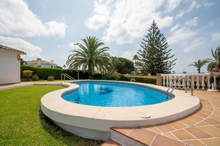Four-Bedroom Villa in Elviria with Sea Views