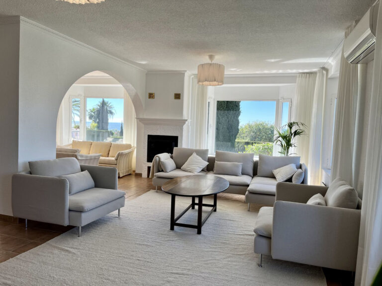 Four-Bedroom Villa in Elviria with Sea Views