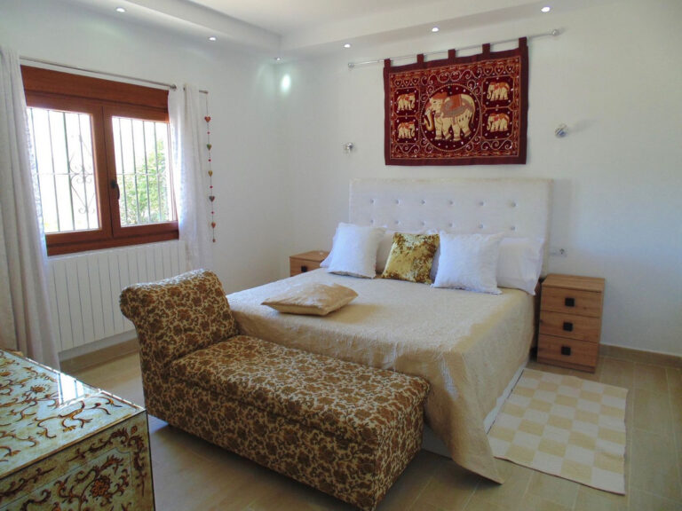4-Bedroom Villa in Benalmadena Costa with Sea Views