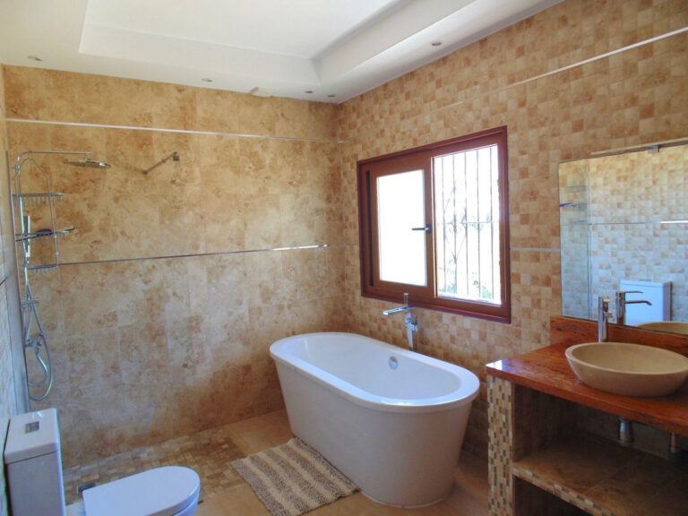 4-Bedroom Villa in Benalmadena Costa with Sea Views