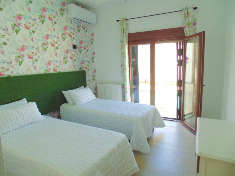 4-Bedroom Villa in Benalmadena Costa with Sea Views