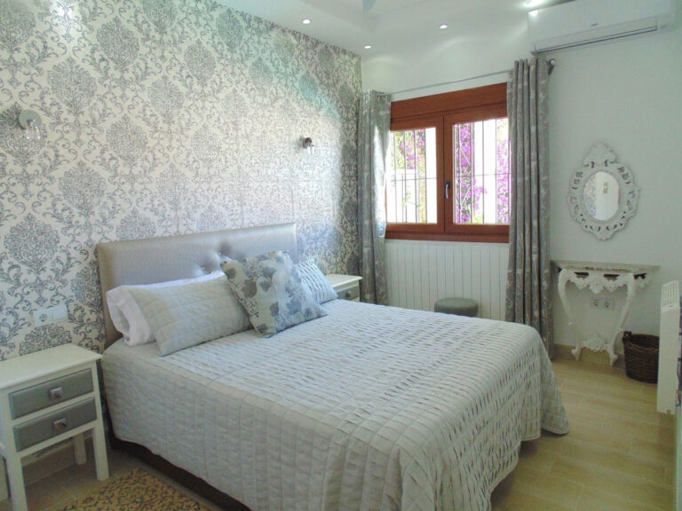 4-Bedroom Villa in Benalmadena Costa with Sea Views