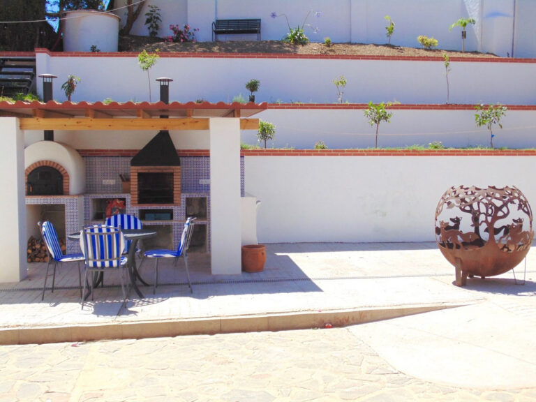 4-Bedroom Villa in Benalmadena Costa with Sea Views