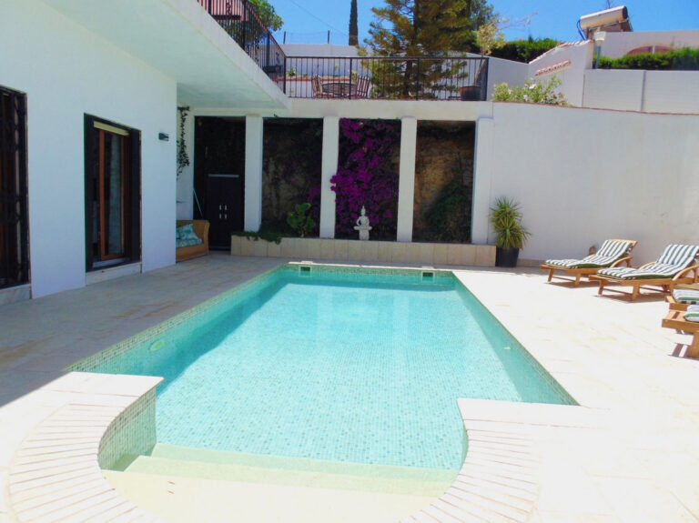 4-Bedroom Villa in Benalmadena Costa with Sea Views