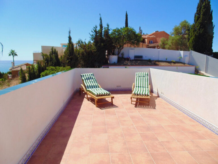 4-Bedroom Villa in Benalmadena Costa with Sea Views
