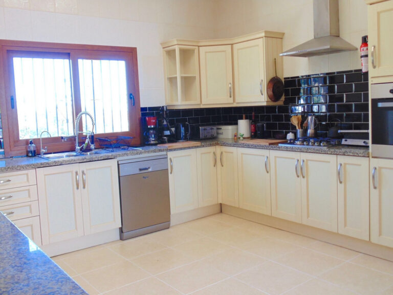 4-Bedroom Villa in Benalmadena Costa with Sea Views