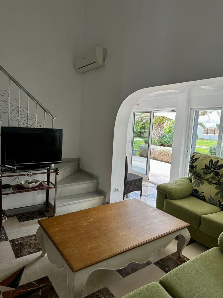 Estepona beachfront villa with 5 bedrooms