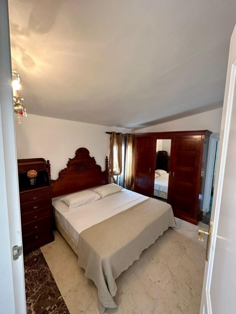 Estepona beachfront villa with 5 bedrooms