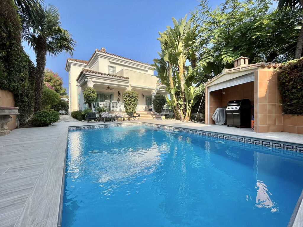 Villa Anuhea Holiday Rental | Beachside