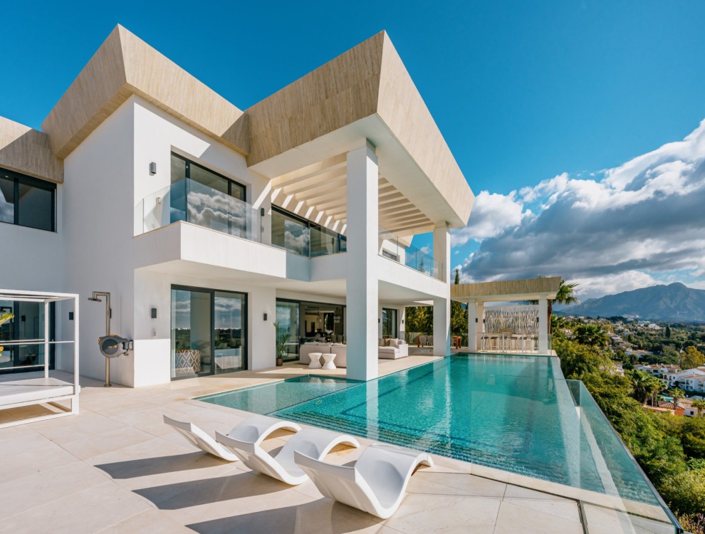 Exquisite Contemporary Villa in Benahavis: Private, Breathtaking Views, Ultimate Luxury and Amenities Await