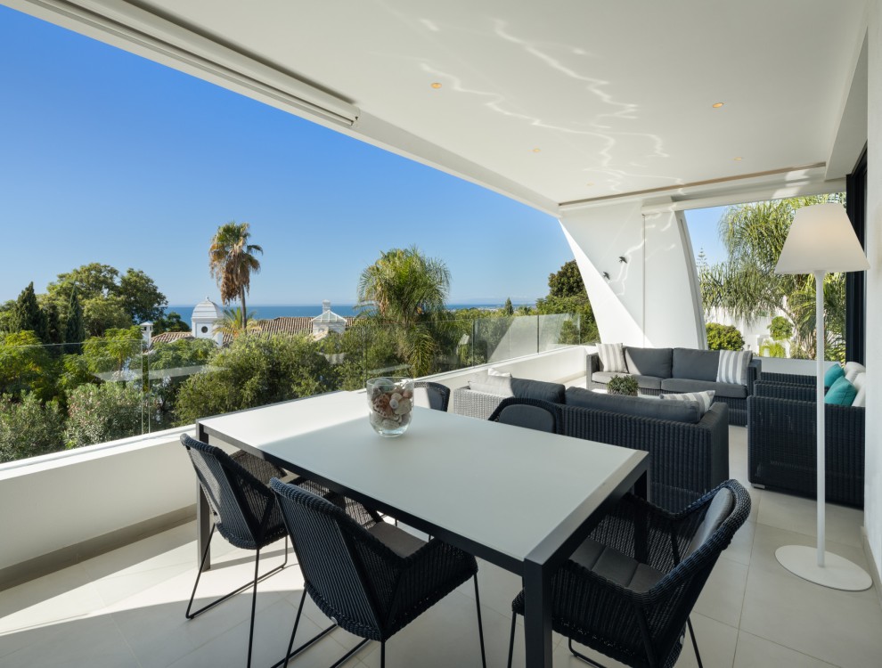 Breathtaking Luxury: Luxe Duplex with Stunning Views and Rooftop Terrace in Marbella