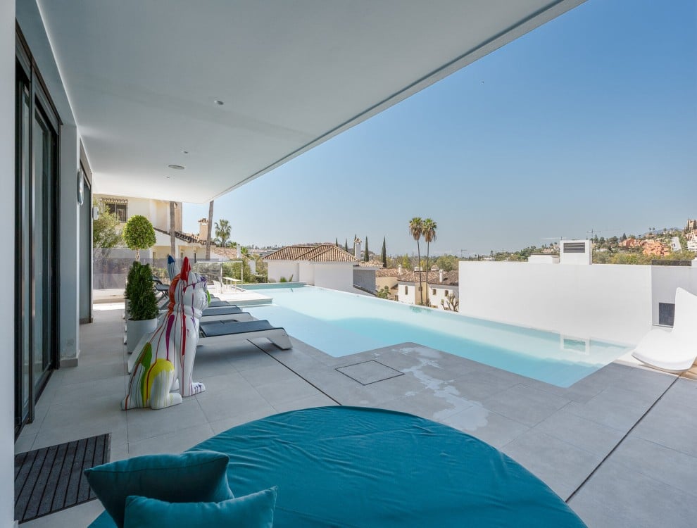 Luxurious Villa Adine in Marbella: Modern Elegance & Views