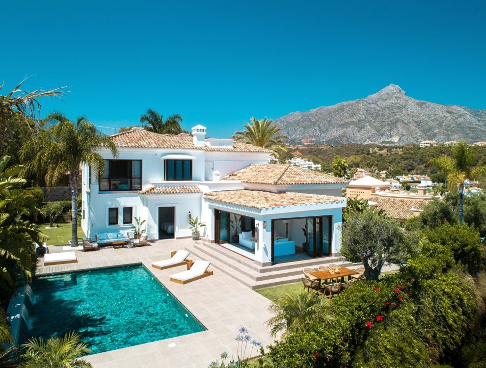 Designer Villa with Luxury Cinema, Pool and Exclusive Amenities in Nueva Andalucia