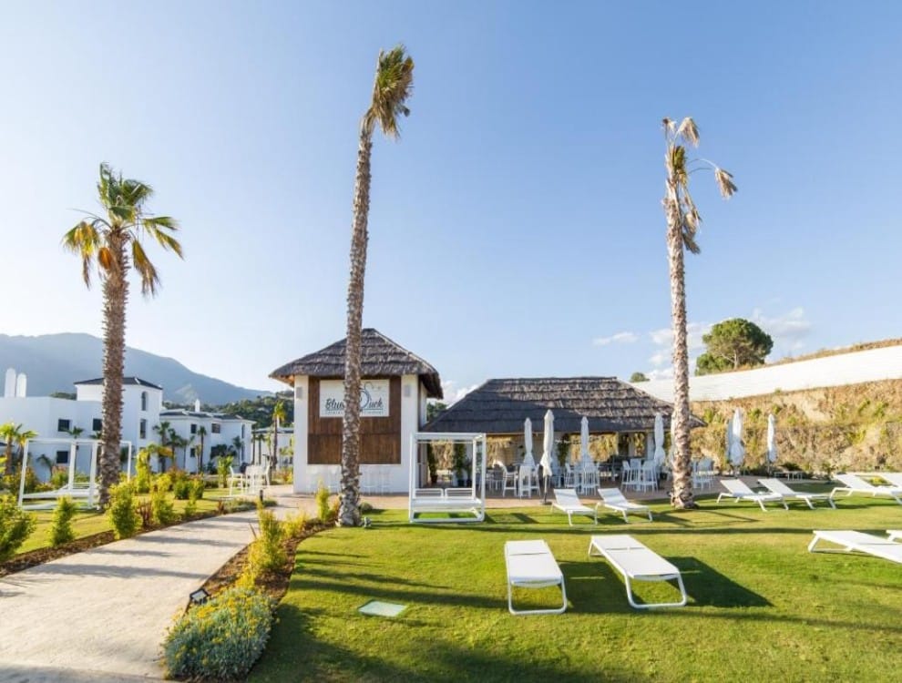Hillside Haven: Luxury Resort in Estepona with Gym, Pools and Exclusive Restaurant