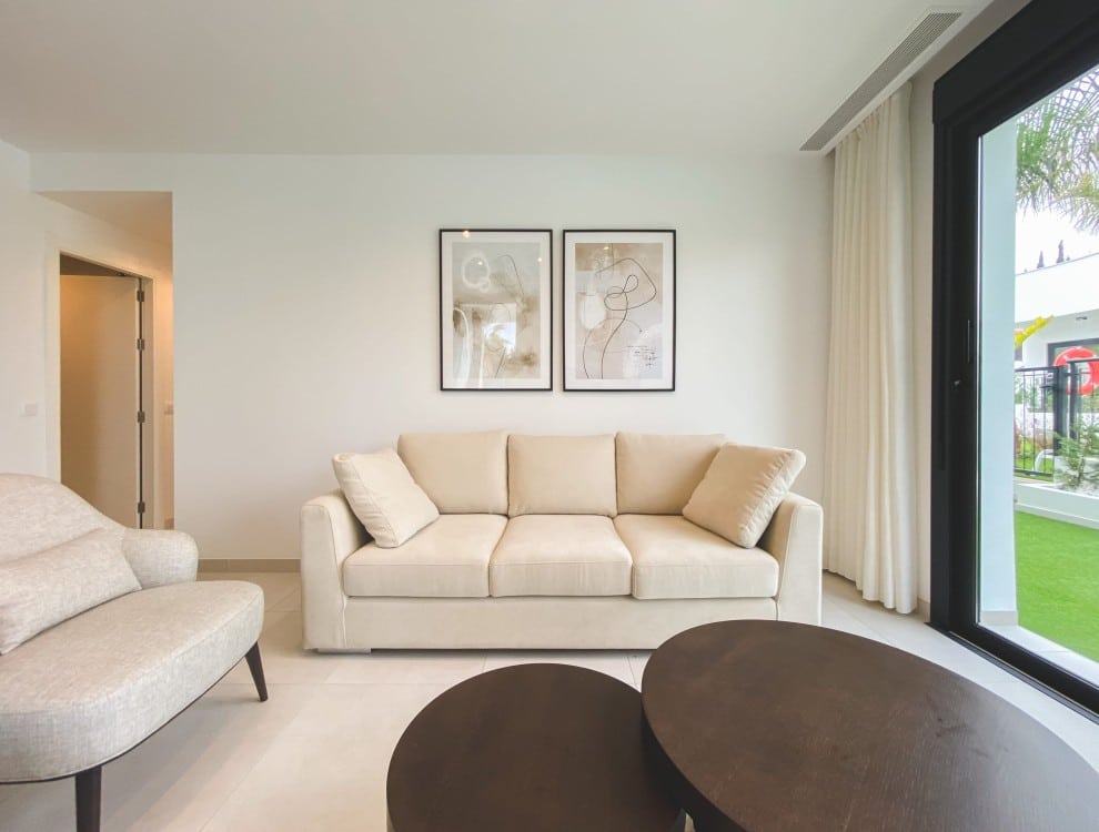 Modern Elegance: 3-Bedroom Duplex with WiFi, Pool and Jacuzzi Retreat