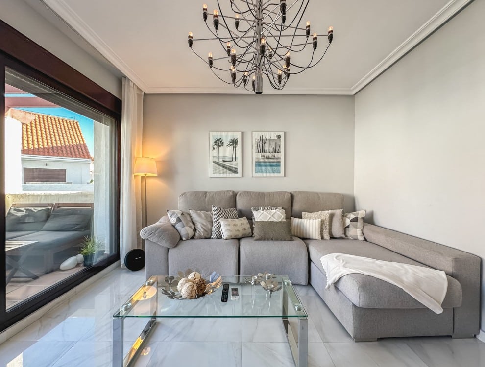 Central Comfort: 2-Bed Apartment, Conveniently Close to Puerto Banus