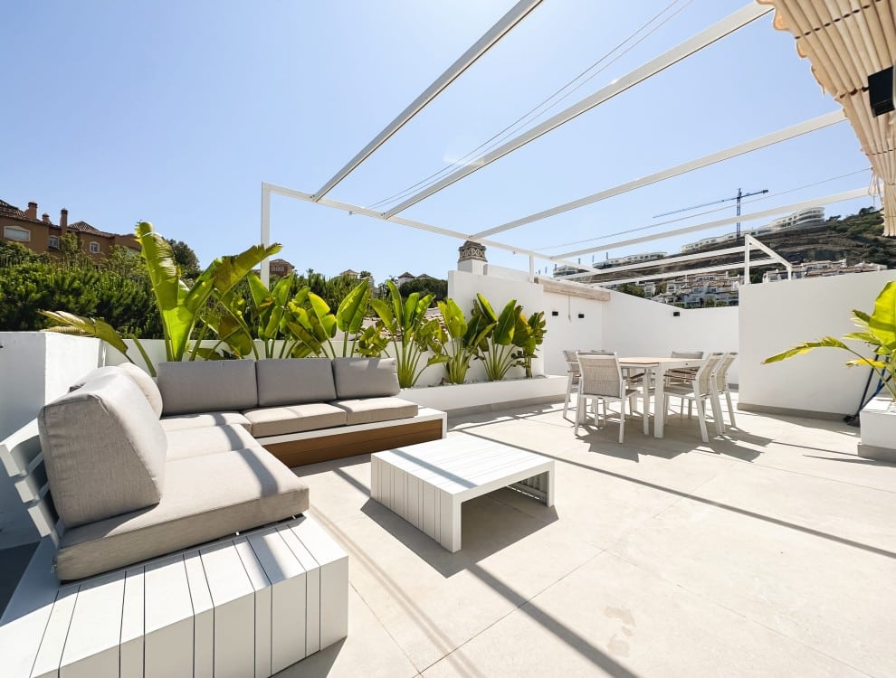 Rooftop Elegance: Penthouse with Outdoor Kitchen and Wifi in La Quinta – Marbella