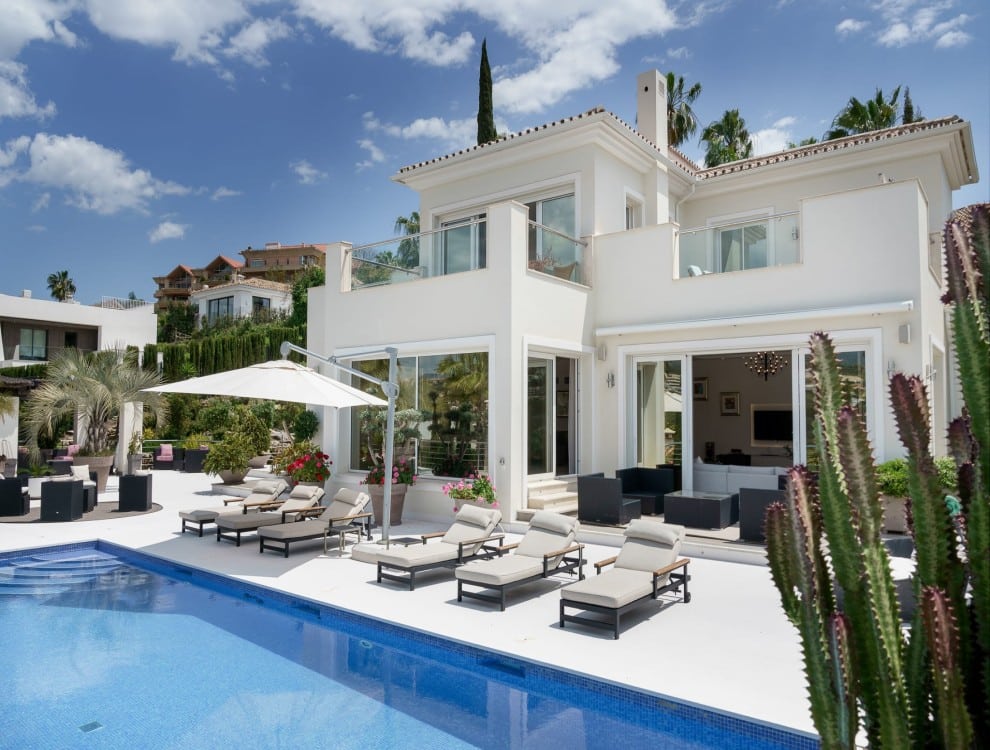 Indulge in Opulence: Discover Villa Avalon a Superbly Crafted Mediterranean Haven