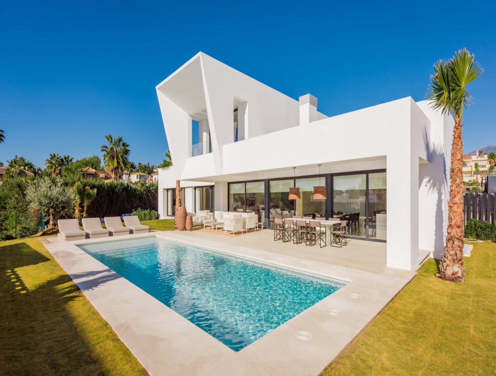 Stunning New Build Villa in Los Olivos Offering Luxury Living in Estepona