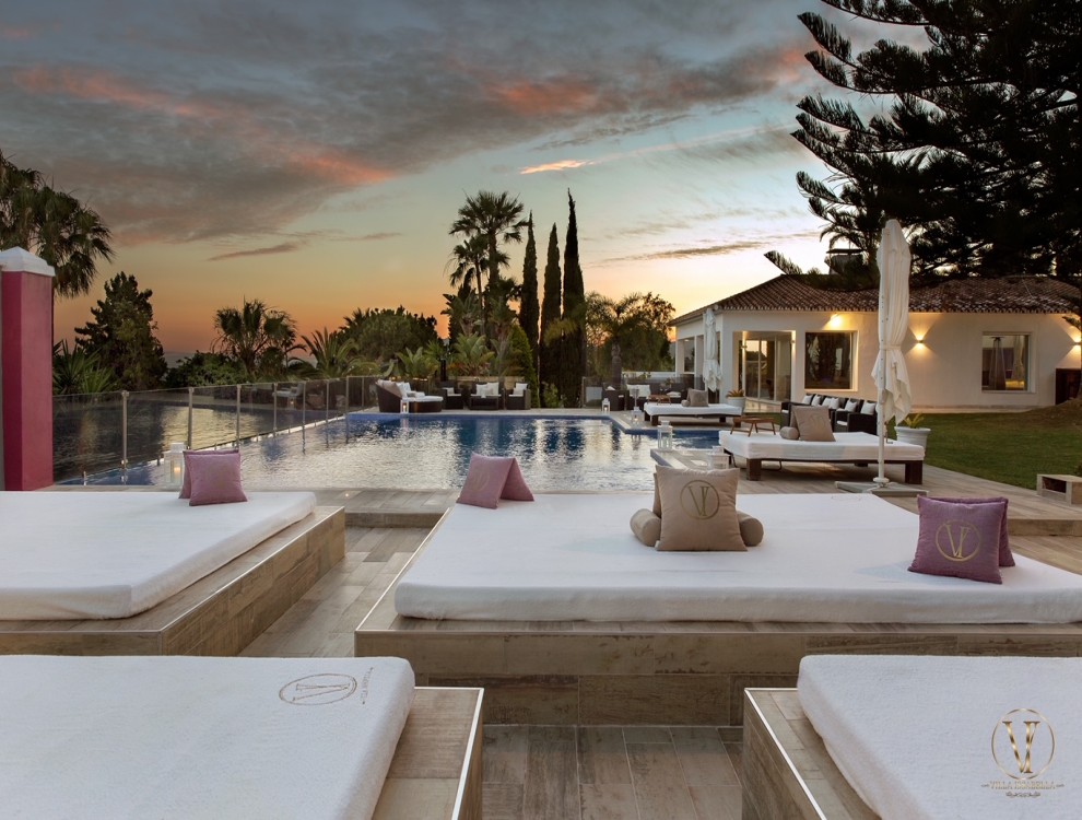 Luxurious 5-bedroom Villa with Pool and Stunning Views in Elviria, Marbella