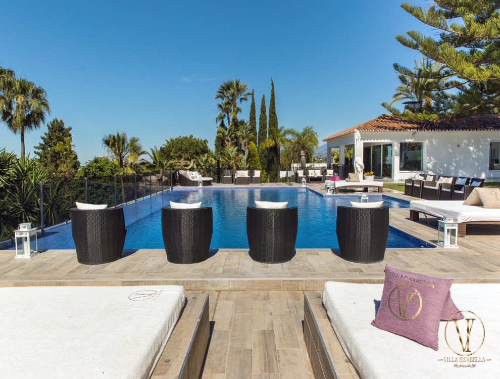 Luxurious 5-bedroom Villa with Pool and Stunning Views in Elviria, Marbella