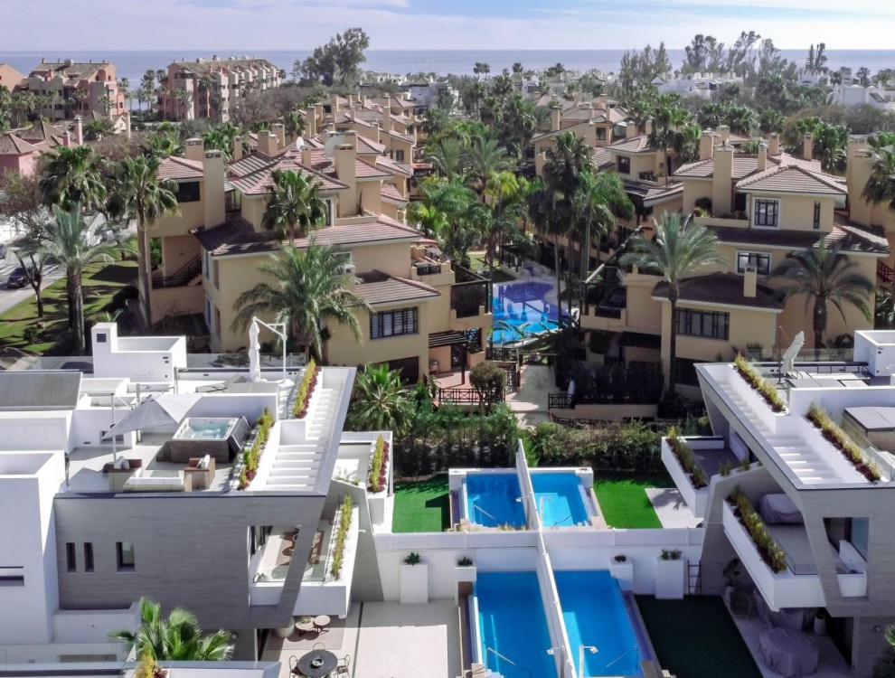 Stunning Beachside Townhouse with Spectacular Views in Marbella’s Cortijo Blanco