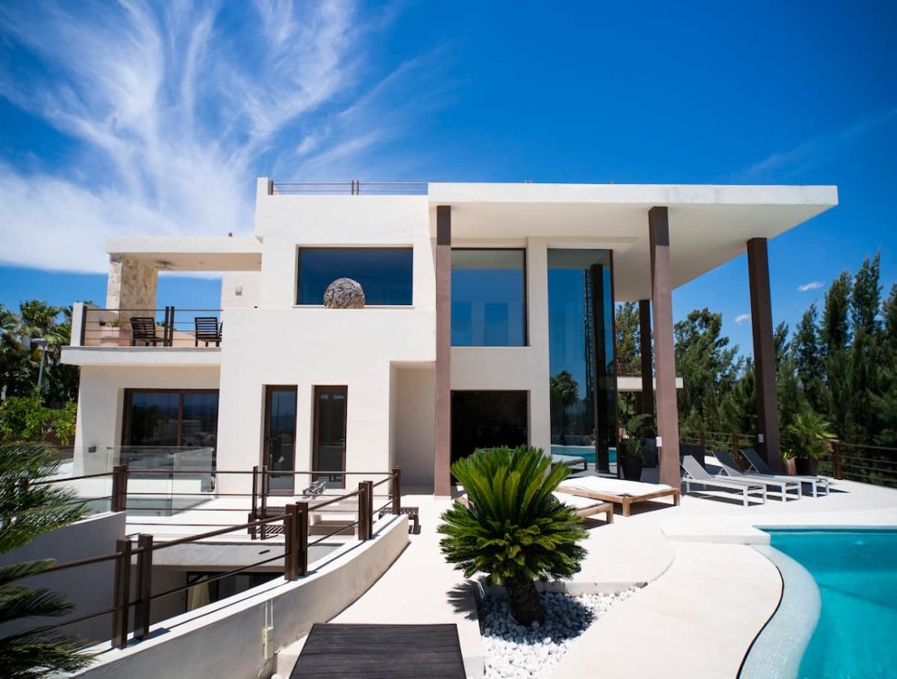 Luxurious Holiday Villa in Benahavis with Private Pool & Stunning Views,