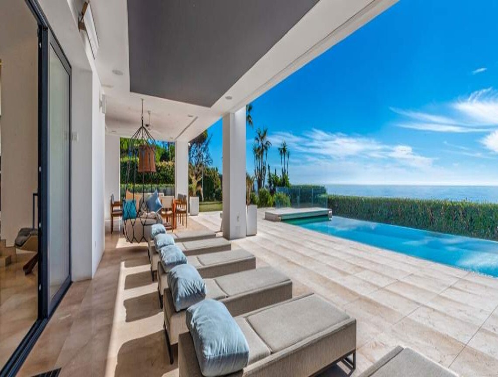 Luxurious Front Line Beach Mega Villa in El Paraiso, Estepona – Ultimate Coastal Living awaits