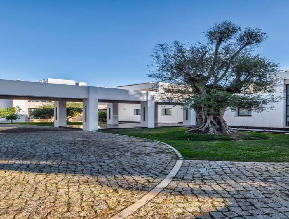 Luxurious Front Line Beach Mega Villa in El Paraiso, Estepona – Ultimate Coastal Living awaits