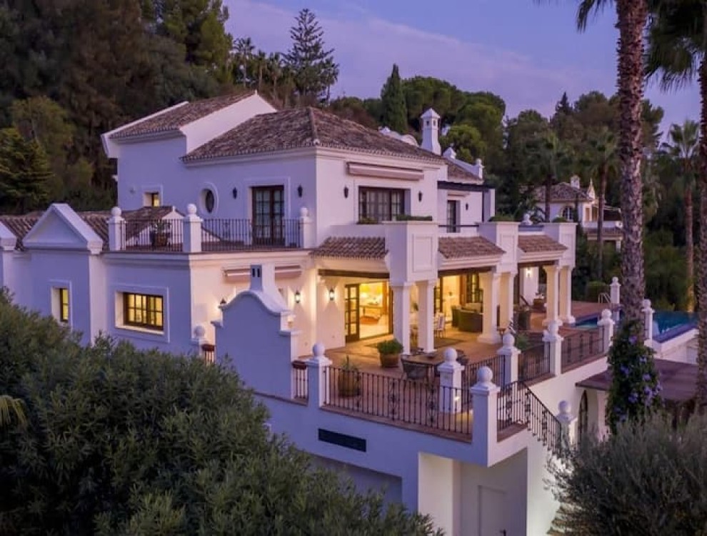Luxurious Villa Mahina in Estepona El Paraiso with Stunning Sea Views and Infinity Pool