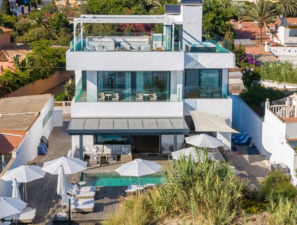 Luxury Beachfront Villa Marbella Costabella: The Ultimate Holiday Retreat in Paradise