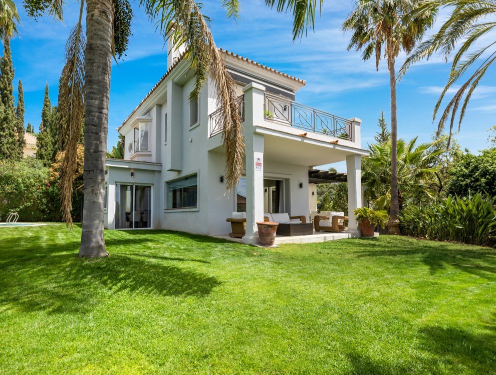 Stunning Views Villa in El Rosario, Marbella – Your Ultimate Vacation Retreat!