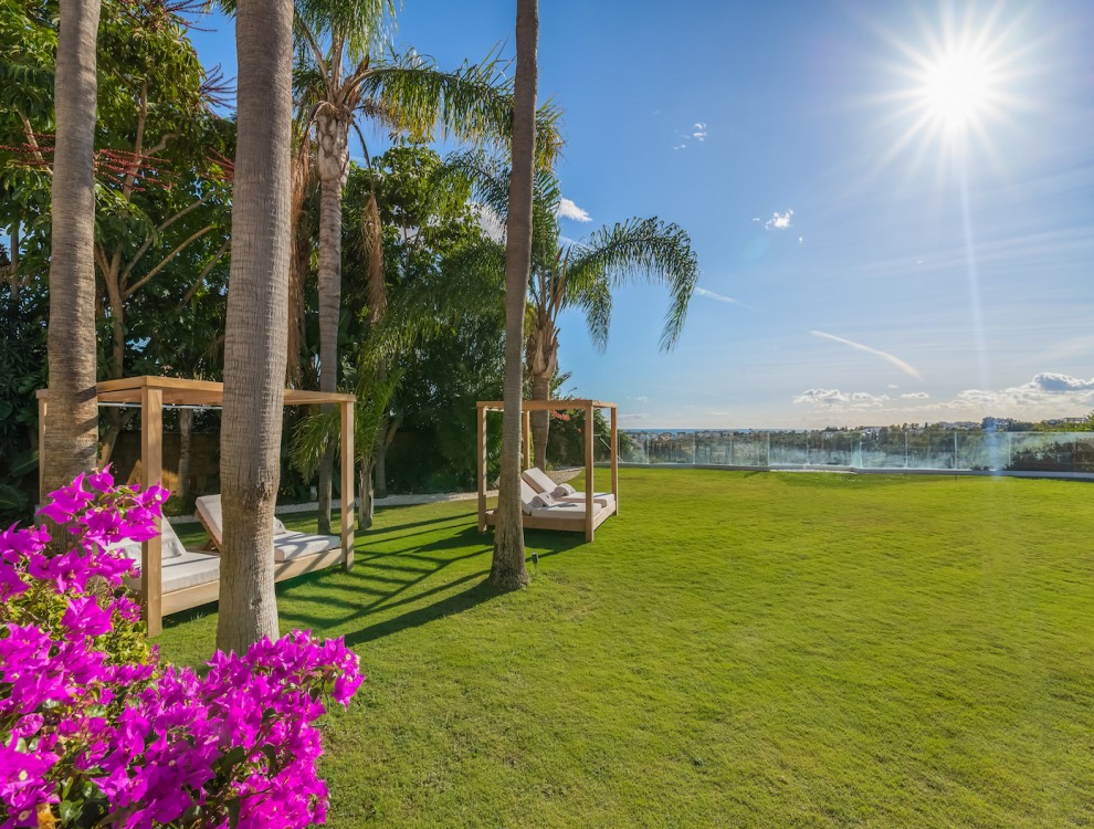Luxury Villa Rental in Estepona with Stunning Views in Los Flamingos
