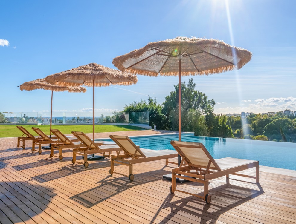 Luxury Villa Rental in Estepona with Stunning Views in Los Flamingos