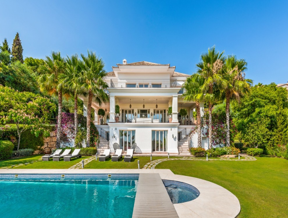 Exquisite Villa Marbella Sierra Blanca: A Luxurious Oasis in Prestigious Marbella Hill Club