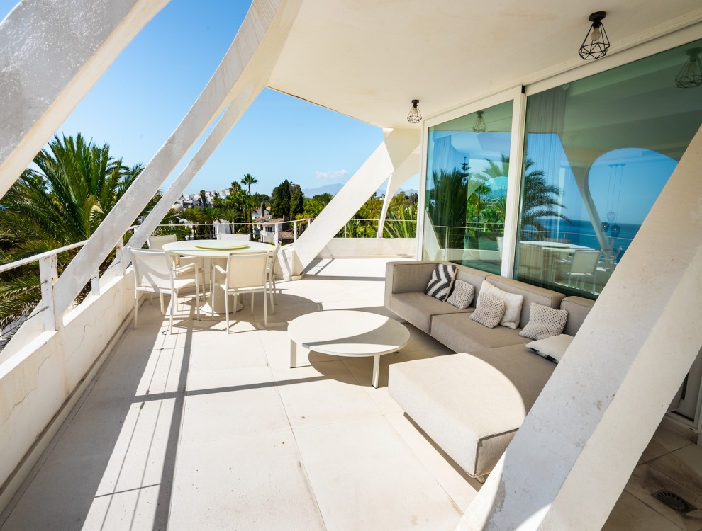 Luxurious Front Line Beach Penthouse with Breathtaking Views, Marbella Golden Mile