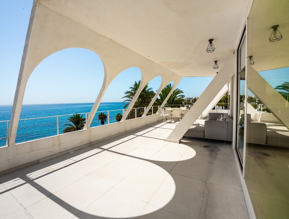 Luxurious Front Line Beach Penthouse with Breathtaking Views, Marbella Golden Mile
