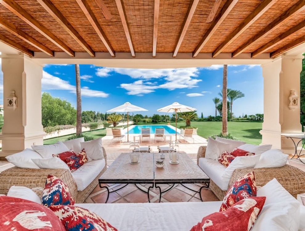 Elegant Classic Villa with Panoramic Views in Marbella Hill Club, Sierra Blanca