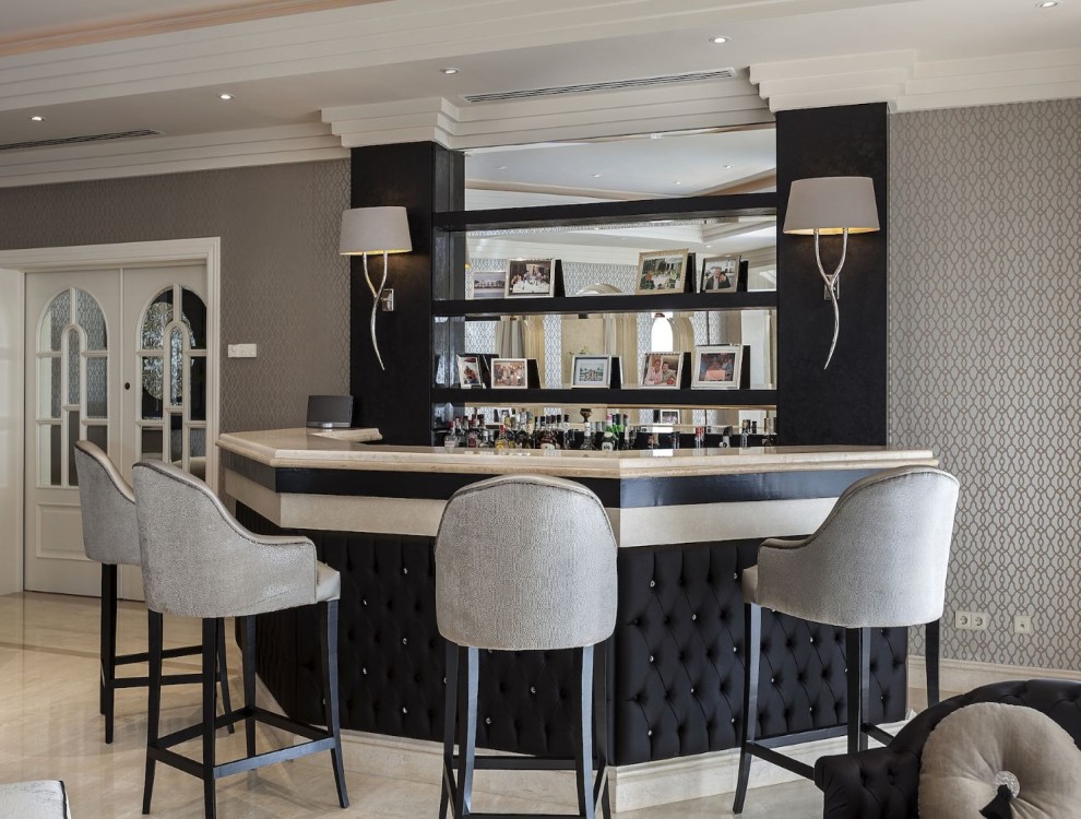 Stunning Beachfront Mansion Villa on Marbella Golden Mile – A Premier Luxury Property!