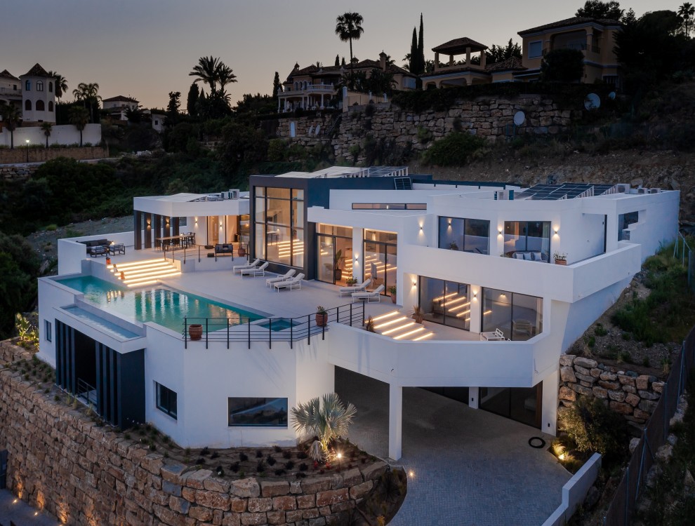 Stunning New Villa with Spectacular Views in Estepona’s El Paraiso Alto Community