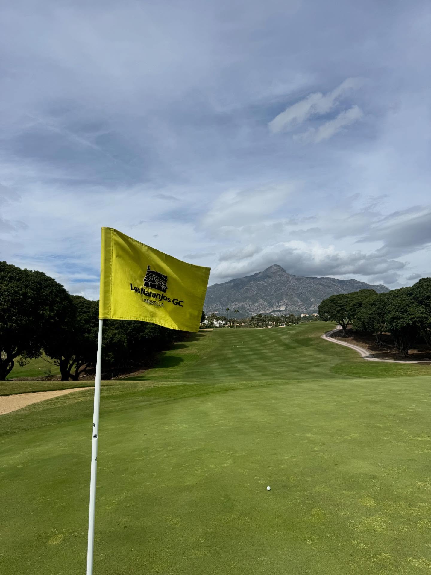 Played @losnaranjosgc today on our first day of our Spain trip. Sensational course, immaculate greens and beautiful scenery. Loved it 😬 #golf #golfing #golfer #summergolf #losnaranjos