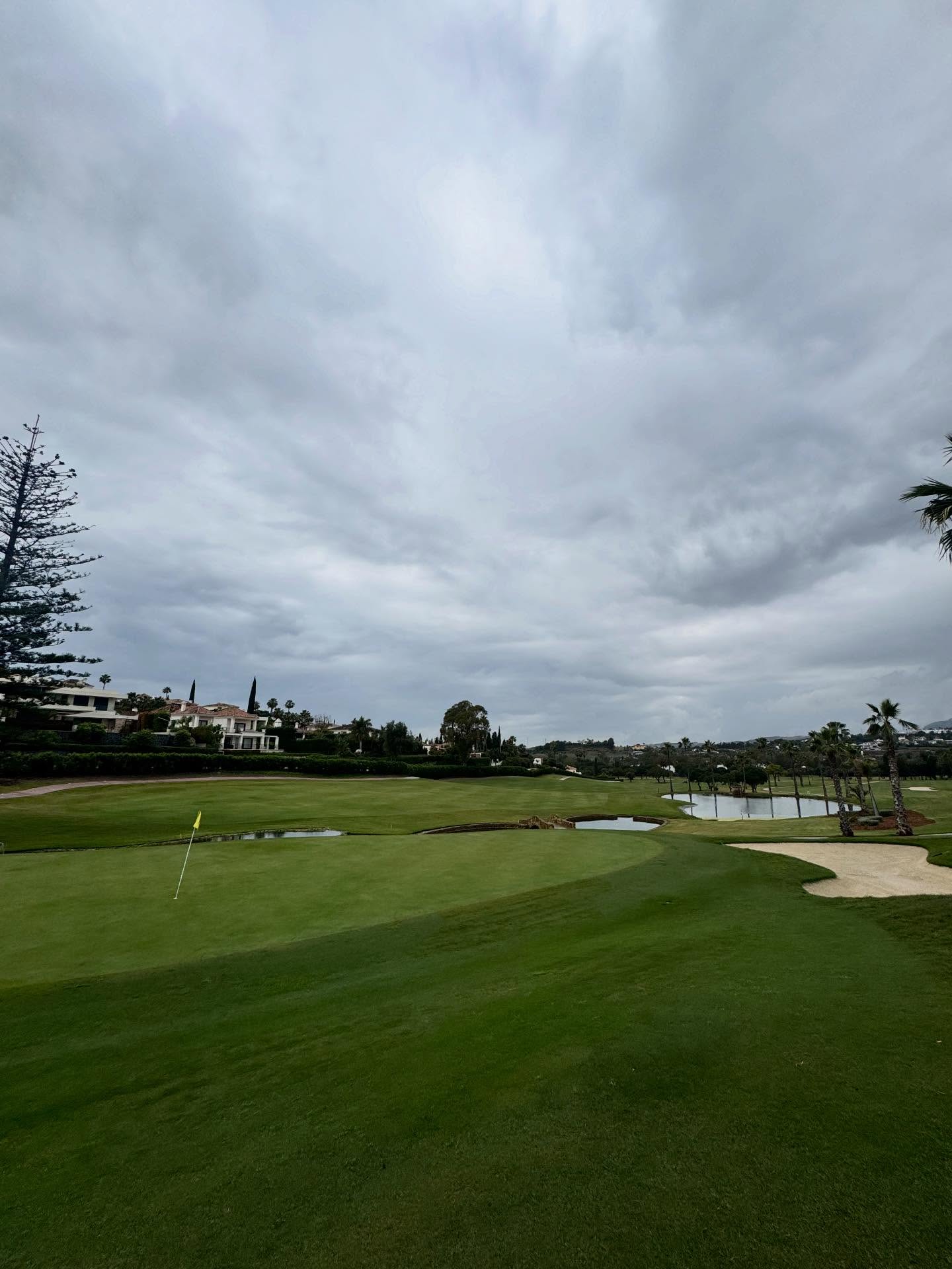 Played @losnaranjosgc today on our first day of our Spain trip. Sensational course, immaculate greens and beautiful scenery. Loved it 😬 #golf #golfing #golfer #summergolf #losnaranjos