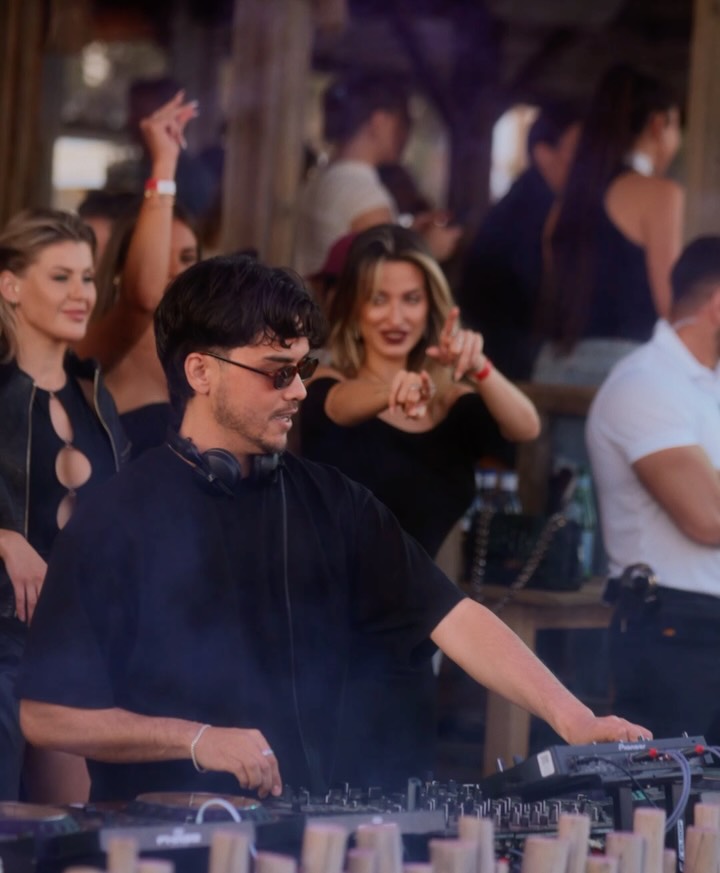We’ll let the photos do the talking. But just so you know @yamagucci_music had La Plage going crazy until the sun went down last Sunday. Next one’s tomorrow. See you there. 🌅 #laplagecasanis #beachclubmarbella #marbella #casanisgroup