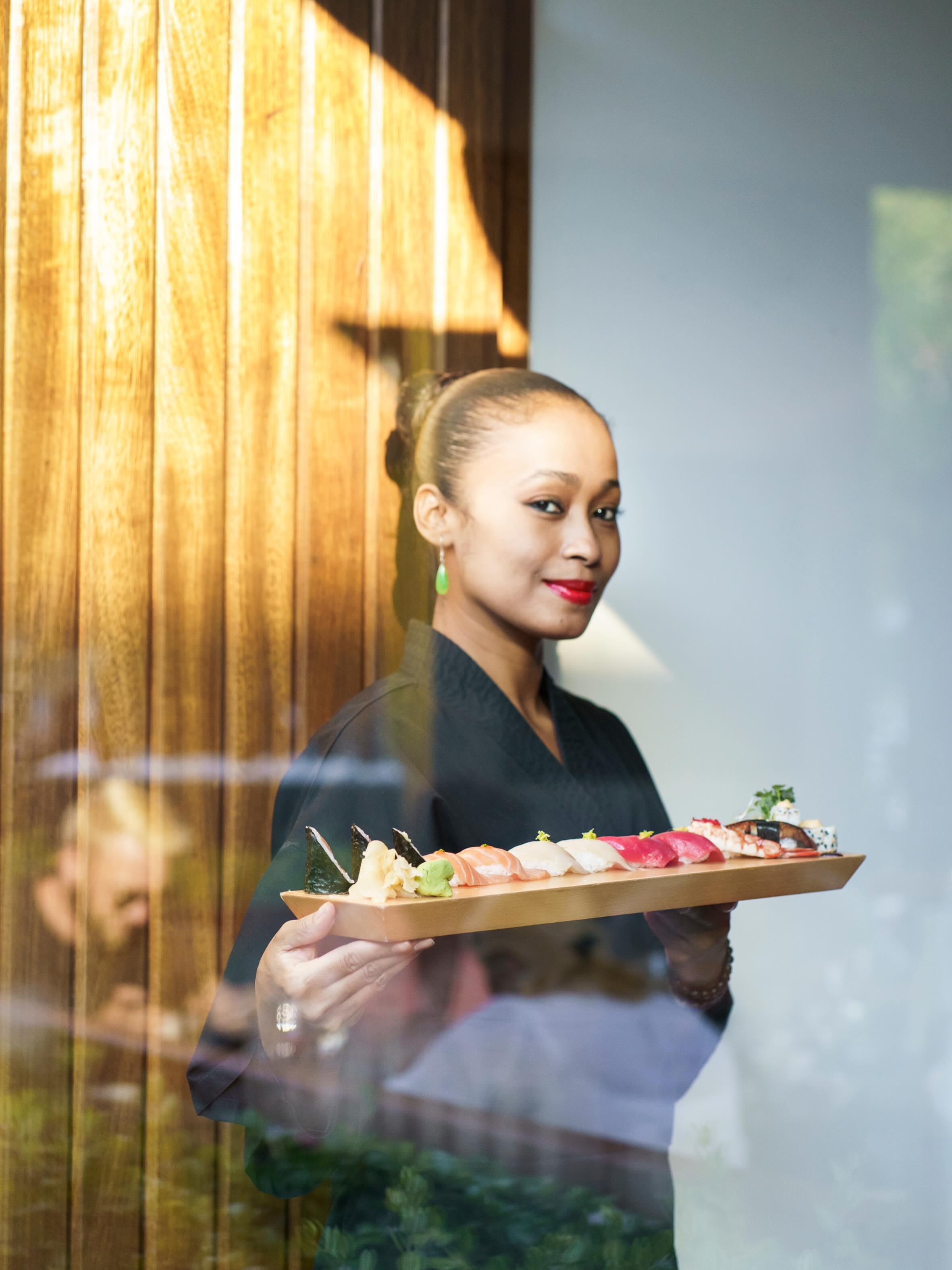 Between hidden gardens and cuisine crafted down to every detail, Tahini turns every visit into a small japanese ritual. An intimate and elegant experience in the heart of Puerto Portals 🌿 —- Entre jardines escondidos y una cocina cuidada al detalle, Tahini transforma cada visita en un pequeño ritual japones. Una experiencia íntima y elegante en el corazón de Puerto Portals 🌿
