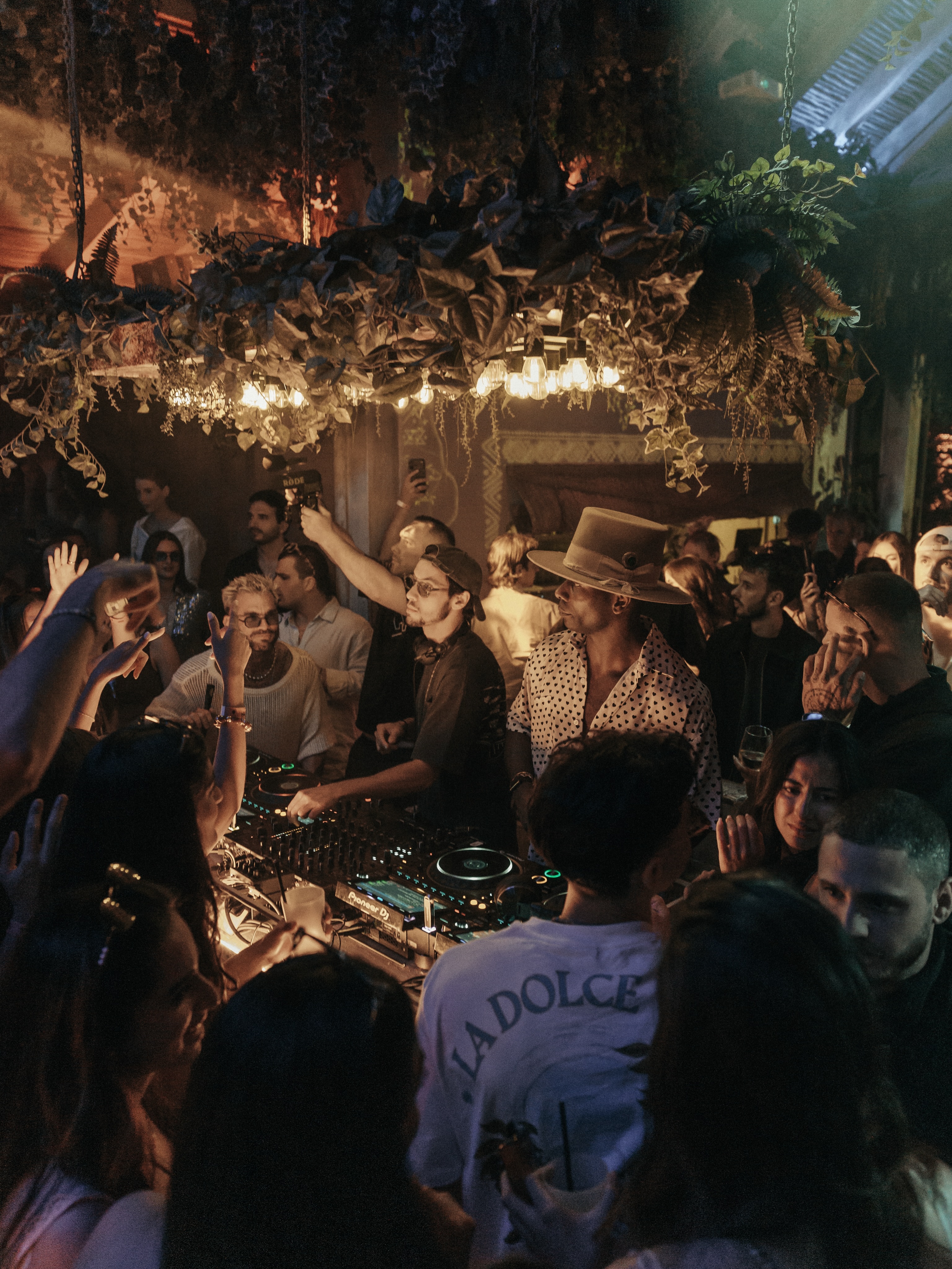 Some places wait for the weekend. We decided to start it earlier. MEZCLA Thursdays at Playa. Book your table: +34 650 82 22 26 #PlayaPadre #Marbella
